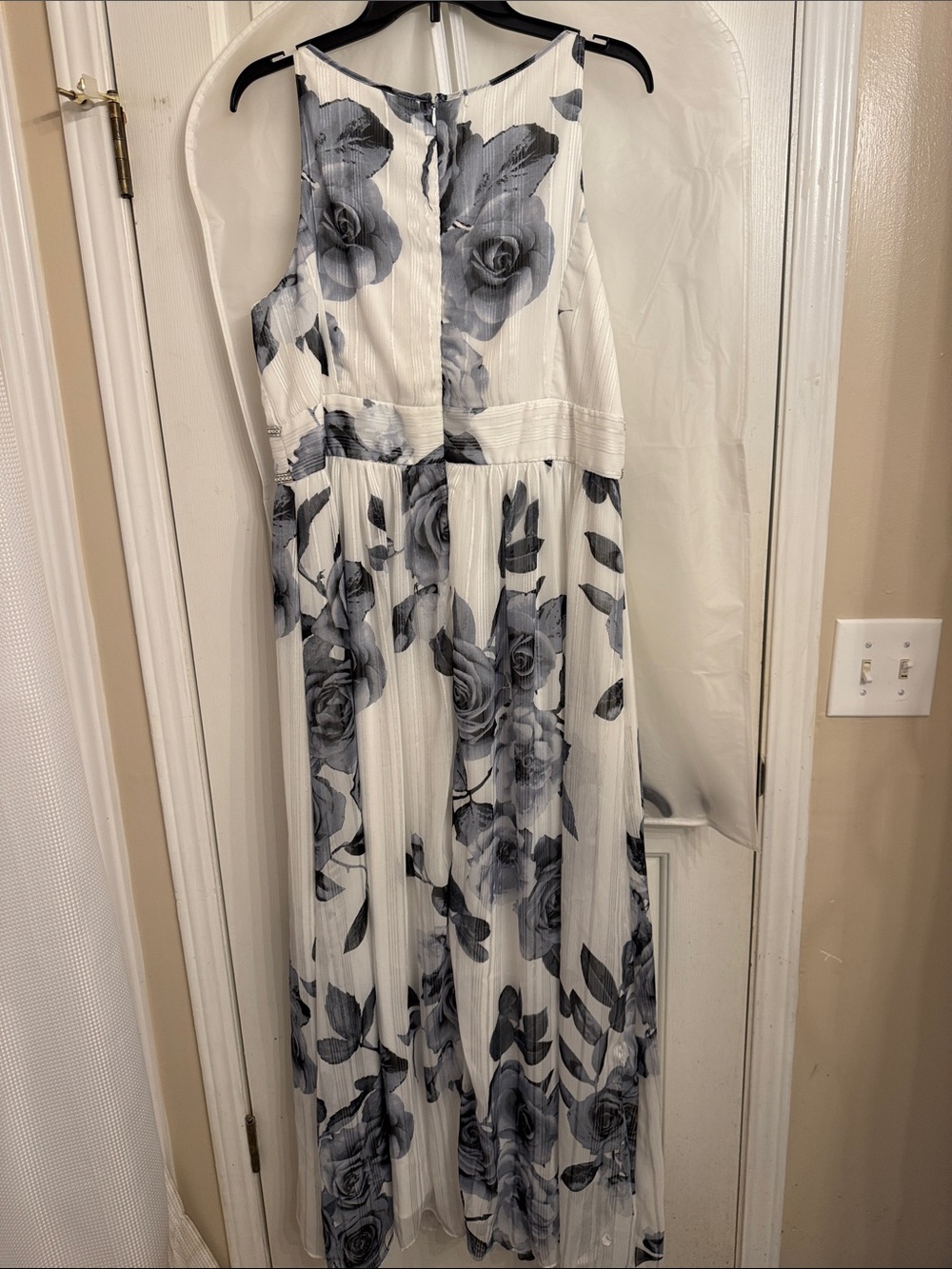 Sleeveless White Maxi Dress with Gray Rose Print and Beaded Waist - Picture 5 of 6